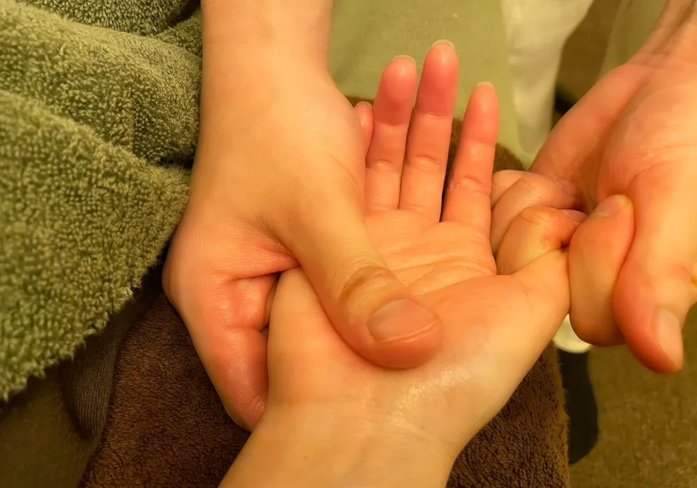 ハンドリフレ施術風景2