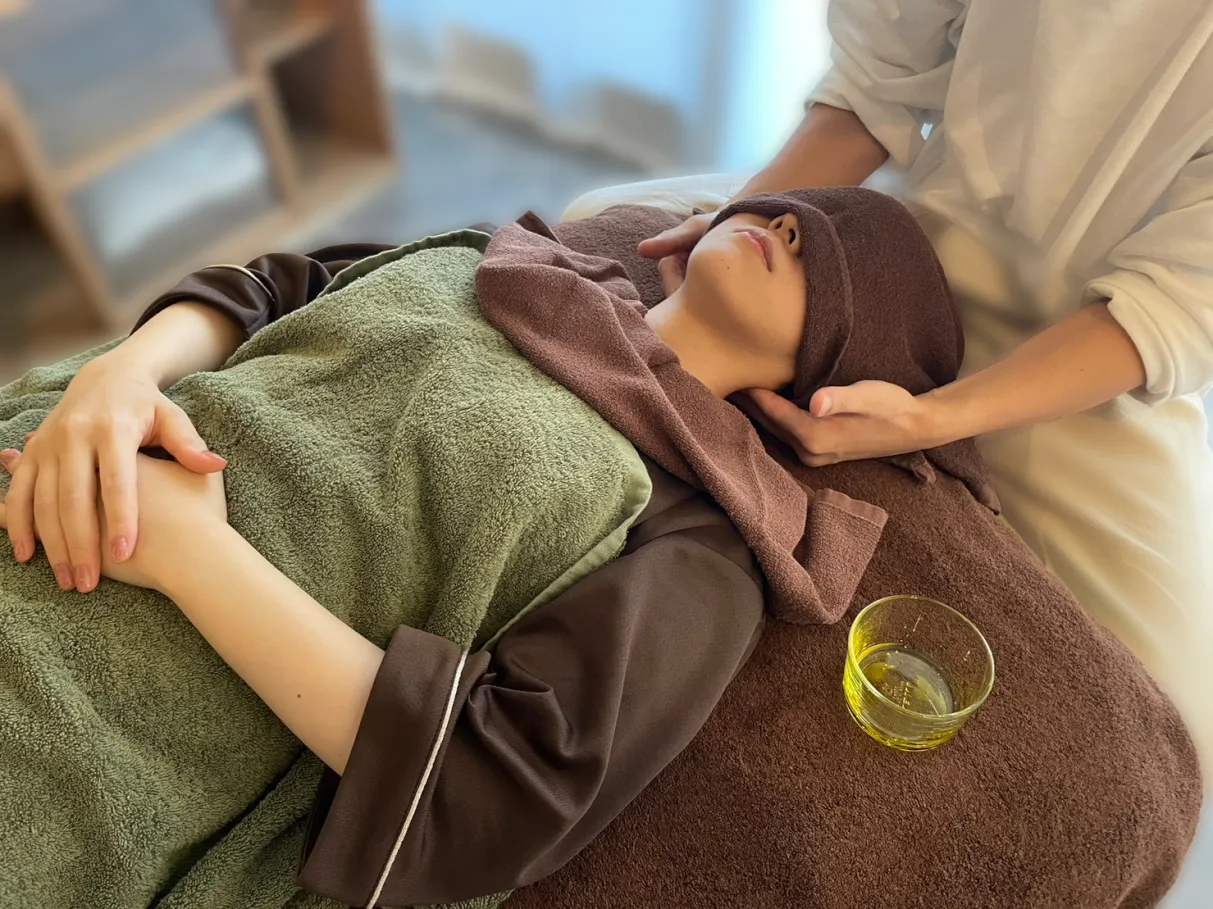 ストレートネックへの施術風景